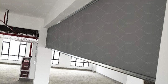 薩都奇告訴你，安裝擋煙垂壁時(shí)，如何封堵管道？